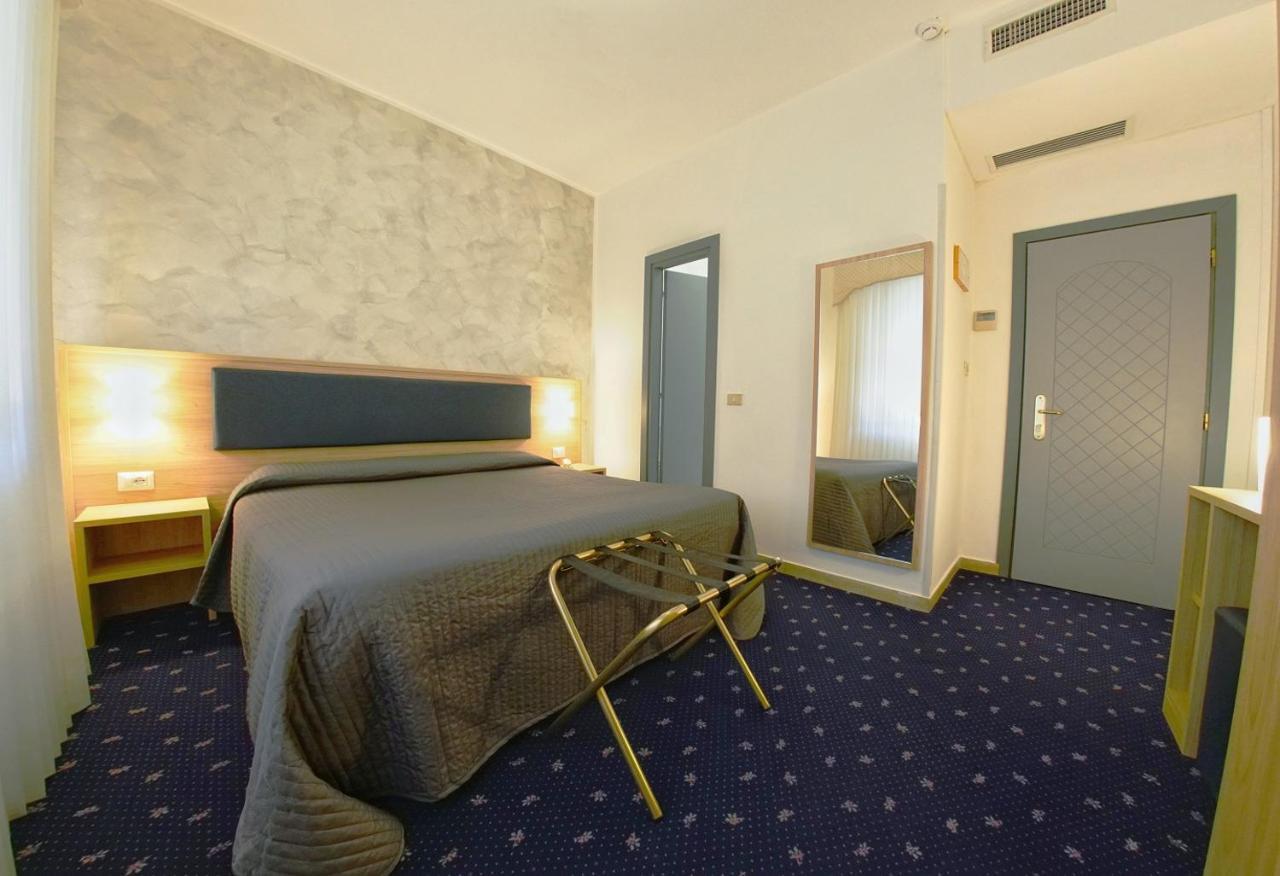 Hotel Le Torrette Galbiate Exterior foto